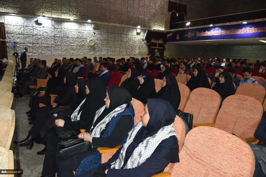 همزمان با سراسر کشور:
تجلیل از ایثارگران گرانقدر دانشگاه فنی و حرفه‌ای 14