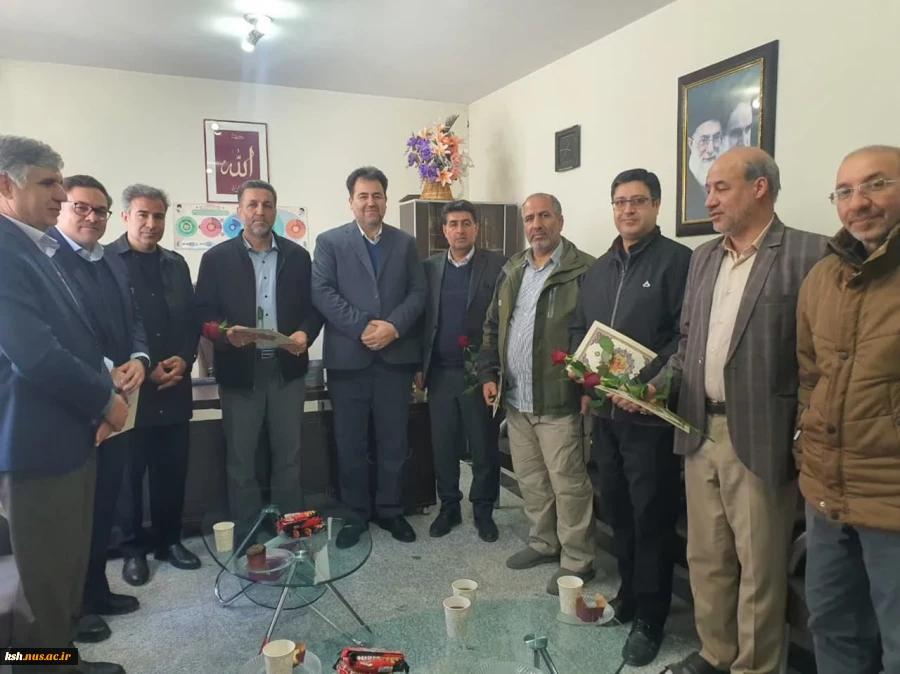 به مناسبت میلاد امام حسین (ع) و روز پاسدار انجام شد:
دیدار ریاست و مسئولین دانشگاه ملی مهارت استان با اعضای بسیج اساتید
 2