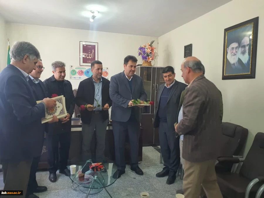 به مناسبت میلاد امام حسین (ع) و روز پاسدار انجام شد:
دیدار ریاست و مسئولین دانشگاه ملی مهارت استان با اعضای بسیج اساتید
 4