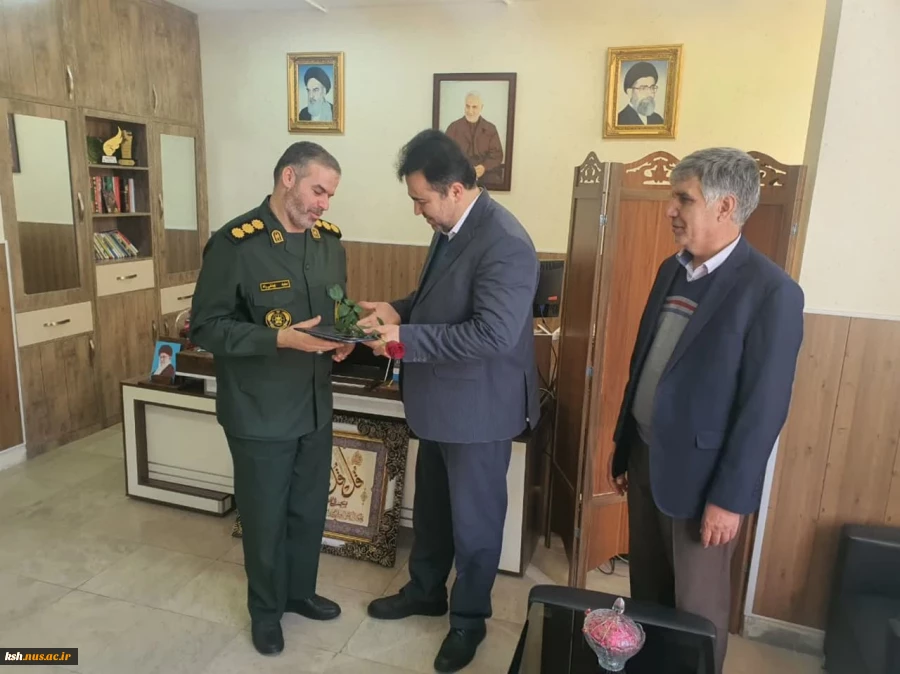 به مناسبت میلاد امام حسین (ع) و روز پاسدار انجام شد:
دیدار ریاست و مسئولین دانشگاه ملی مهارت استان با اعضای بسیج اساتید
 5
