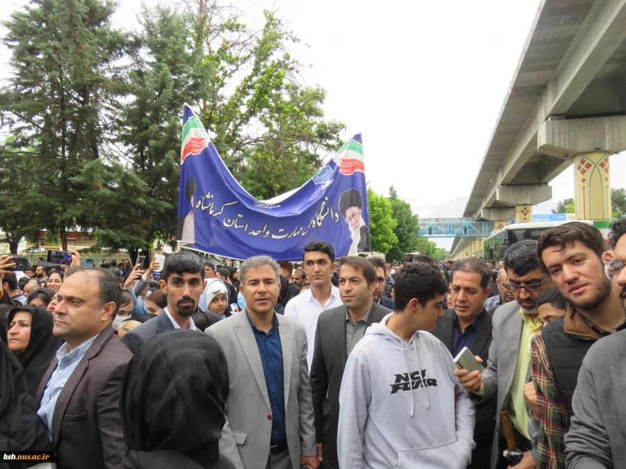 حضور پر شور کارکنان، اساتید و دانشجویان دانشگاه ملی مهارت استان کرمانشاه در مراسم استقبال از سفر رئیس جمهور 11