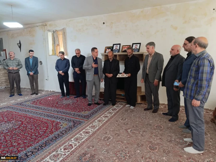 حضور مسئولین دانشگاه ملی مهارت استان کرمانشاه در منزل شهید سروان پاسدار احسان محمدی طهنه دانش آموخته  دانشگاه ملی مهارت استان 3