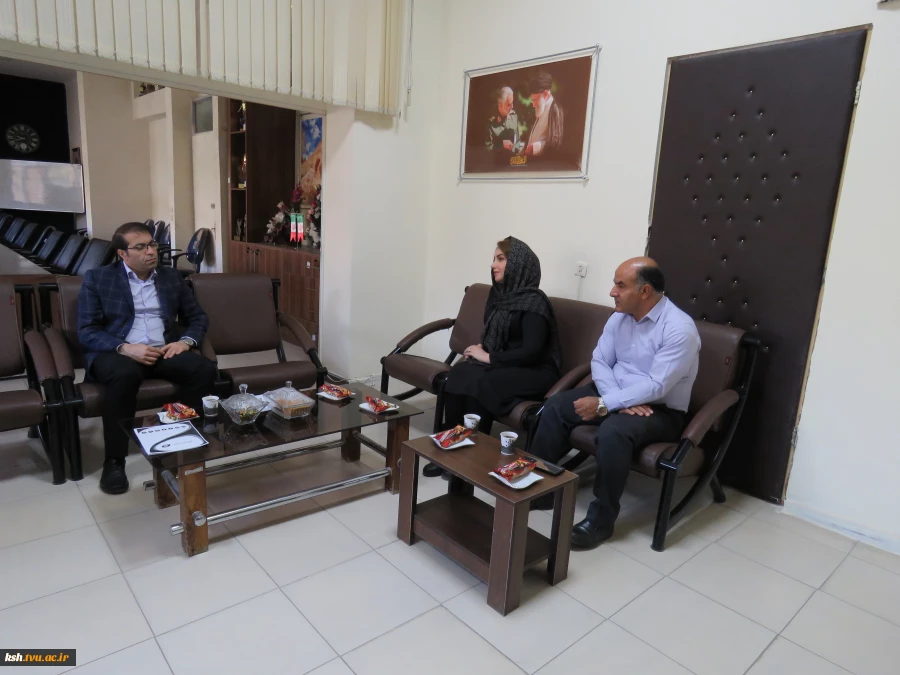 در راستای تامین رفاه کارکنان صورت گرفت:
نشست ریاست دانشگاه ملی مهارت استان کرمانشاه با نماینده بیمه معلم
 2