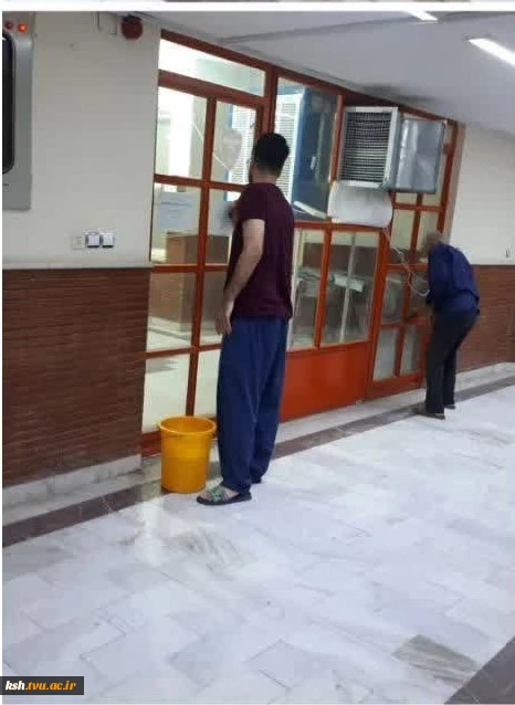 در راستای ایجاد حس مسئولیت پذیری و توجه به بهداشت محیط صورت گرفت: 
مشارکت داوطلبانه دانشجویان خوابگاه آموزشکده ملی مهارت شماره دو کرمانشاه در نظافت خوابگاه
 2