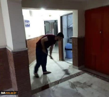در راستای ایجاد حس مسئولیت پذیری و توجه به بهداشت محیط صورت گرفت: 
مشارکت داوطلبانه دانشجویان خوابگاه آموزشکده ملی مهارت شماره دو کرمانشاه در نظافت خوابگاه
 2