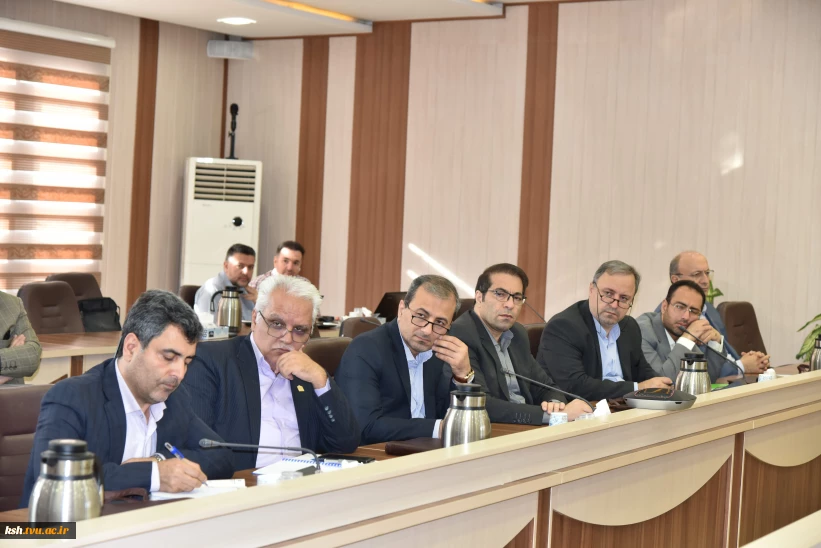 رئیس دانشگاه ملی مهارت در جمع رؤسای دانشکده‌ها و آموزشکده‌های سراسر کشور:
حیات دانشگاه و ارکان آن در گرو ضوابط، مقررات و قوانین است/ هیئت امنا مجلس قانون‌گذاری دانشگاه است/ سیاست دانشگاه تربیت نیروی توانمند اشتغال‌پذیر است