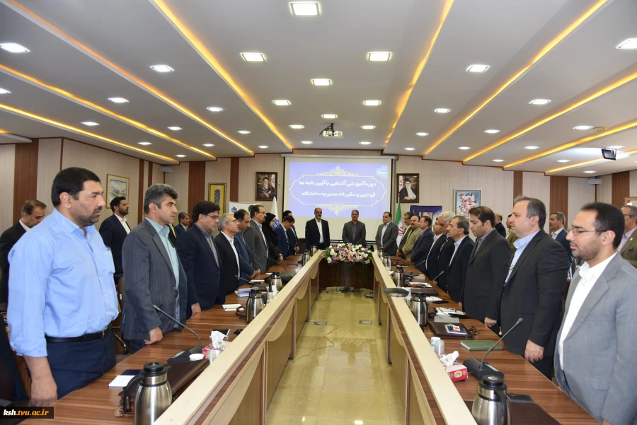 رئیس دانشگاه ملی مهارت در جمع رؤسای دانشکده‌ها و آموزشکده‌های سراسر کشور:
حیات دانشگاه و ارکان آن در گرو ضوابط، مقررات و قوانین است/ هیئت امنا مجلس قانون‌گذاری دانشگاه است/ سیاست دانشگاه تربیت نیروی توانمند اشتغال‌پذیر است 5