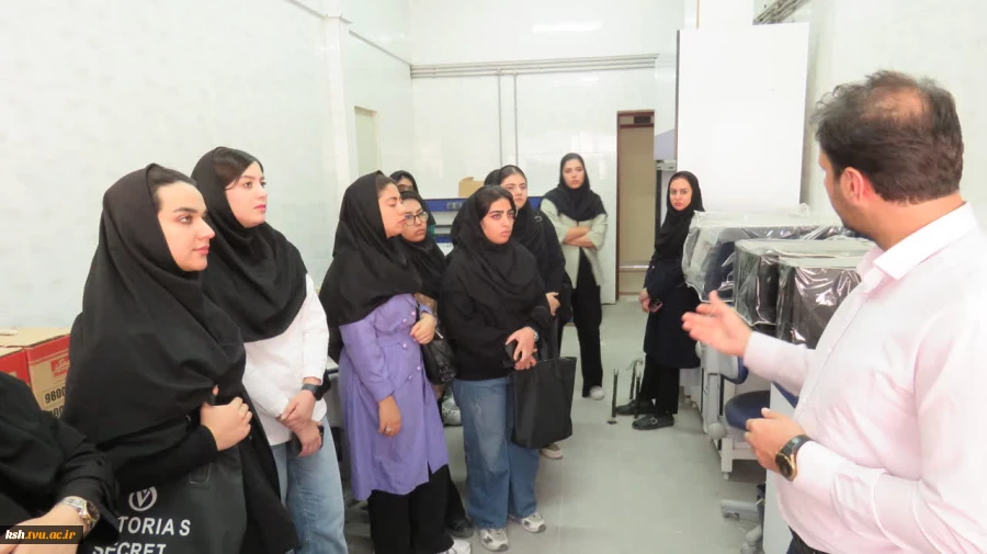 اجرای تور صنعتی دانشجویان دانشگاه ملی مهارت دختران کرمانشاه در اداره استاندارد 11