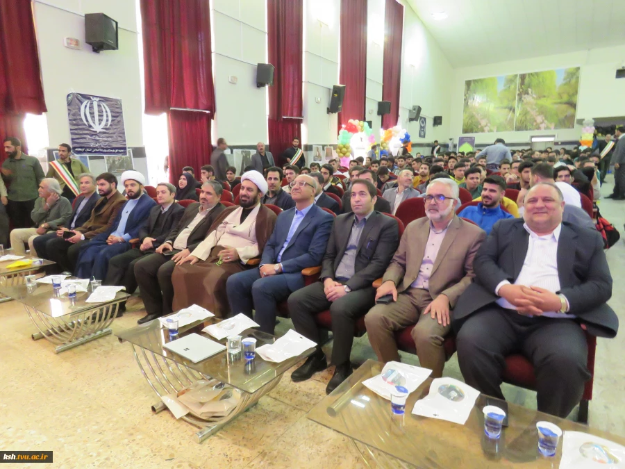 استاندار کرمانشاه در آیین استقبال از دانشجویان نوورود دانشگاه ملی مهارت واحد استان کرمانشاه: 
حرکت دانشگاه‌ها به سمت کارآفرینی، نیاز امروز کشور است 2