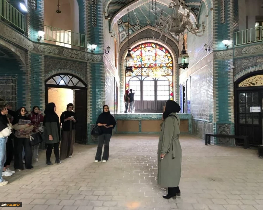 بازدید دانشجویان رشته معماری آموزشکده ملی مهارت دختران کرمانشاه از تکیه معاون الملک  3