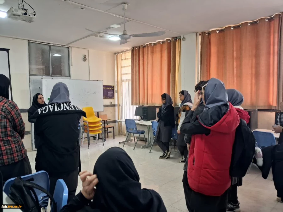 بازدید دانش‌آموزان از آموزشکده ملی مهارت دختران کرمانشاه به مناسبت هفته جهانی کارآفرینی   3