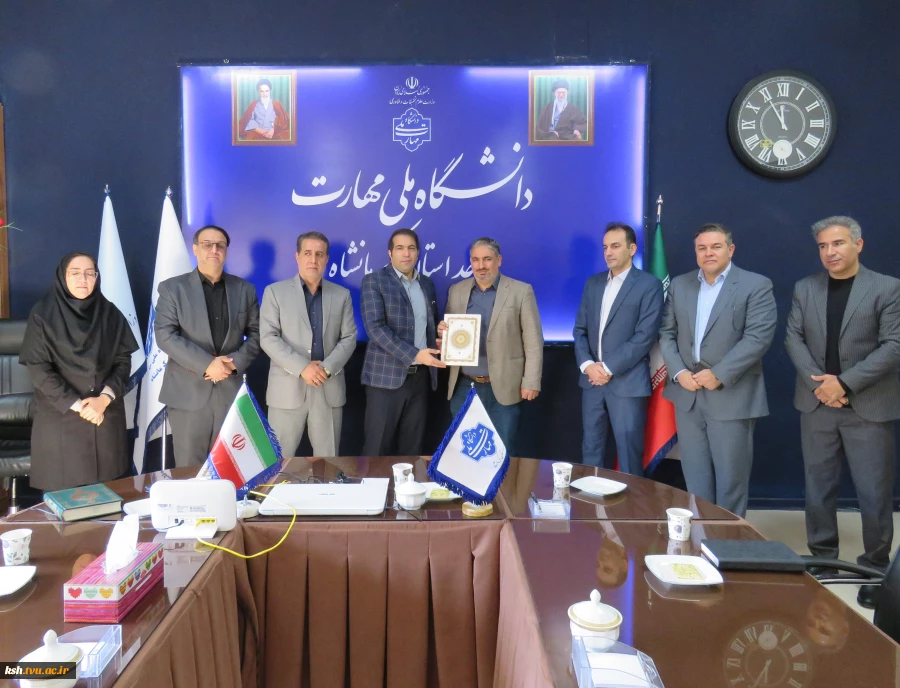 مراسم تکریم و معارفه معاونین سابق و جدید آموزشی پژوهشی دانشگاه ملی مهارت استان 7