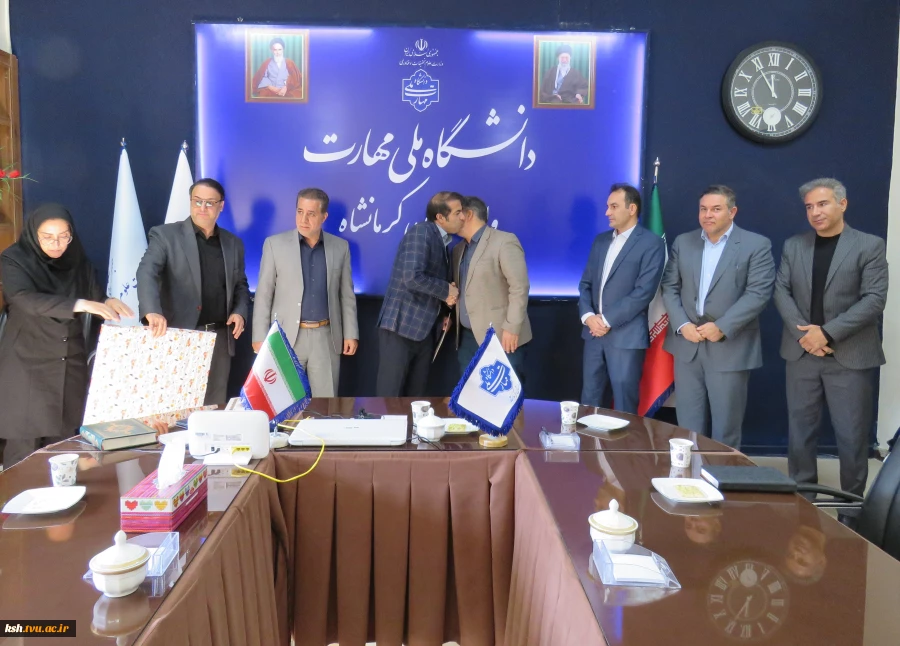 مراسم تکریم و معارفه معاونین سابق و جدید آموزشی پژوهشی دانشگاه ملی مهارت استان 8