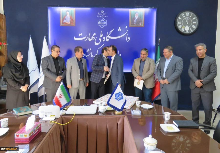 مراسم تکریم و معارفه معاونین سابق و جدید آموزشی پژوهشی دانشگاه ملی مهارت استان 9