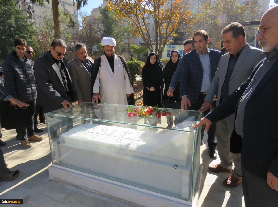 به بهانه هفته بسیج برگزار شد:
مراسم غبار روبی وتجدید میثاق اساتید، کارکنان و دانشجویان دانشگاه ملی مهارت استان کرمانشاه با شهید گمنام این دانشگاه
 2