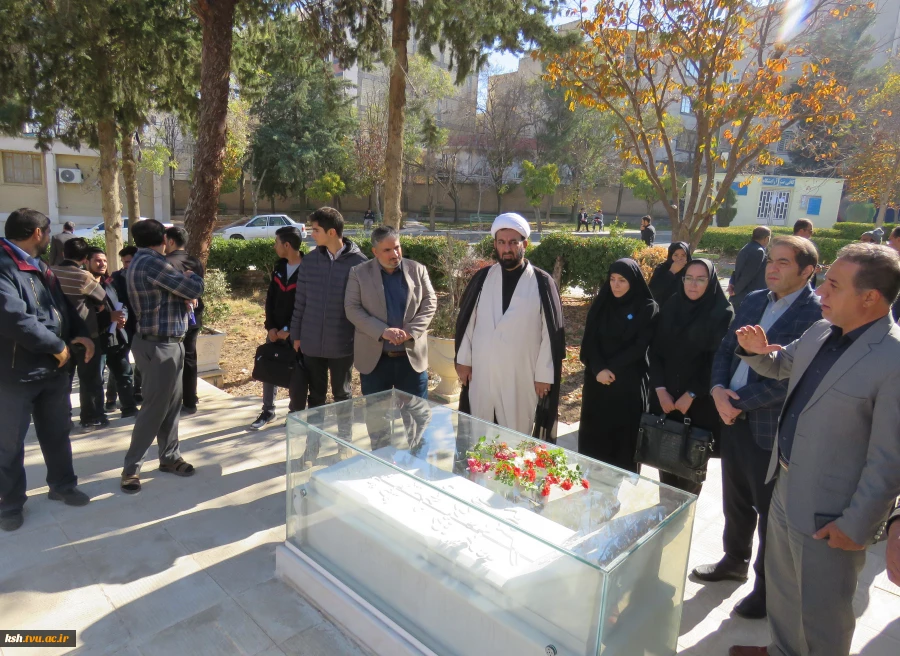 به بهانه هفته بسیج برگزار شد:
مراسم غبار روبی وتجدید میثاق اساتید، کارکنان و دانشجویان دانشگاه ملی مهارت استان کرمانشاه با شهید گمنام این دانشگاه
 2