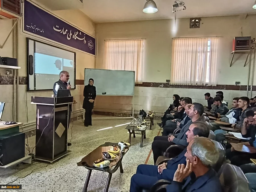 برگزاری کارگاه “تغییر مسیر از بیکاری به کارآفرینی” در آموزشکده ملی مهارت اسلام آبادغرب 3