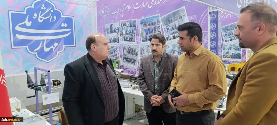 بازدید مدیرکل دفتربرنامه ریزی، بودجه و تحول اداری استانداری کرمانشاه از نمایشگاه پژوهش و فناوری اسلام آبادغرب 7