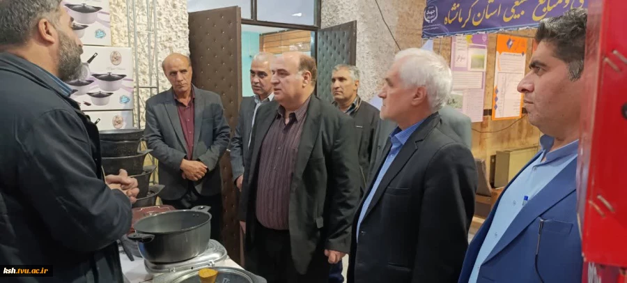 بازدید مدیرکل دفتربرنامه ریزی، بودجه و تحول اداری استانداری کرمانشاه از نمایشگاه پژوهش و فناوری اسلام آبادغرب 15
