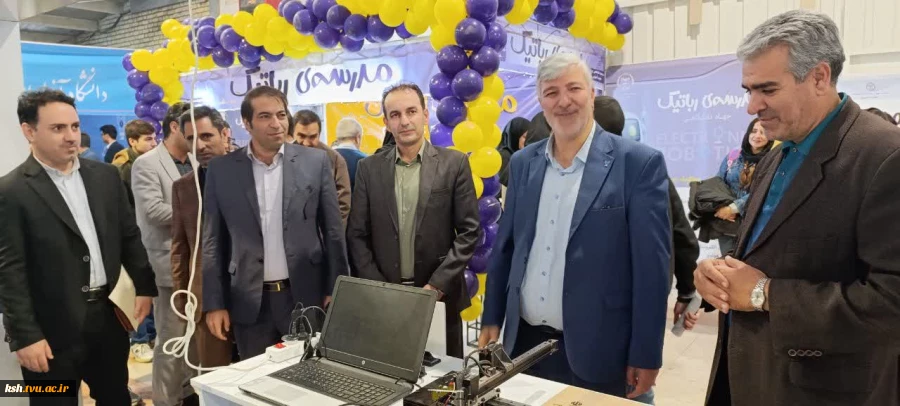 بازدیدریاست دانشگاه آزاد اسلامی واحد کرمانشاه از غرفه دانشگاه ملی مهارت 2