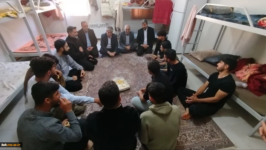 به مناسبت روز دانشجو صورت گرفت:
 بازدید فرماندار  اسلام آباد غرب از خوابگاه آموزشکده  3