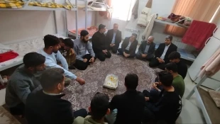 به مناسبت روز دانشجو صورت گرفت:
 بازدید فرماندار  اسلام آباد غرب از خوابگاه آموزشکده  4