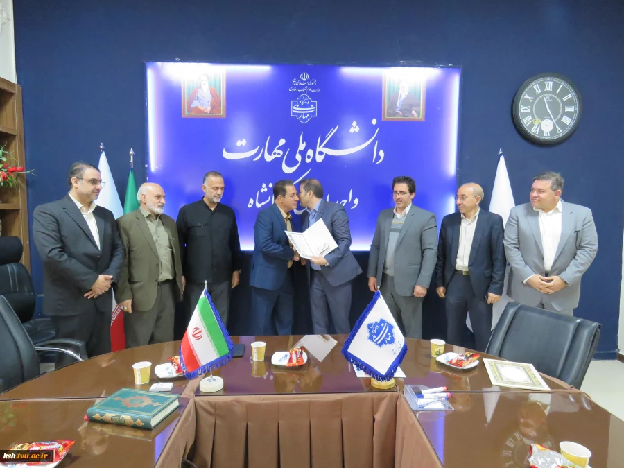 برگزاری مراسم تکریم و معارفه رییس بسیج کارمندان دانشگاه ملی مهارت کرمانشاه 3