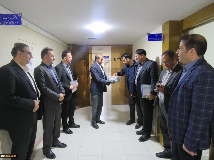 دیدار دکتر ابراهیمی با کارکنان حوزه های مختلف دانشگاه به مناسبت روز معلم 2
