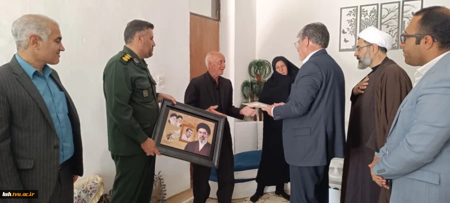 دیدار ریاست و کارکنان آموزشکده ملی مهارت اسلام آباد غرب با خانواده شهدای جنگ رمضان 5