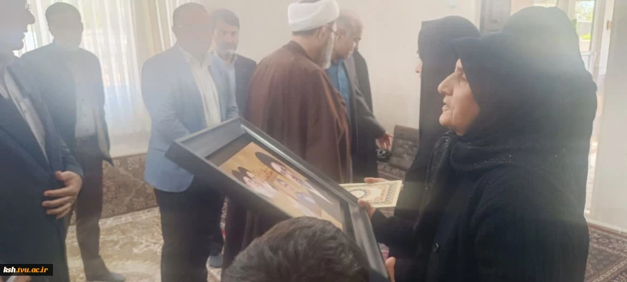 دیدار ریاست و کارکنان آموزشکده ملی مهارت اسلام آباد غرب با خانواده شهدای جنگ رمضان 9