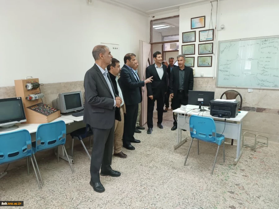 بازدید معاونت توسعه و مدیریت منابع انسانی استانداری کرمانشاه از دانشگاه ملی مهارت استان   6