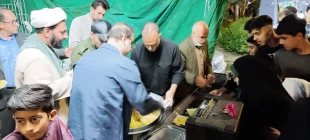در هفتادو سومین موج تجمعات مردمی انجام شد:
برگزاری ایستگاه صلواتی توسط دانشگاه ملی مهارت کرمانشاه
 2