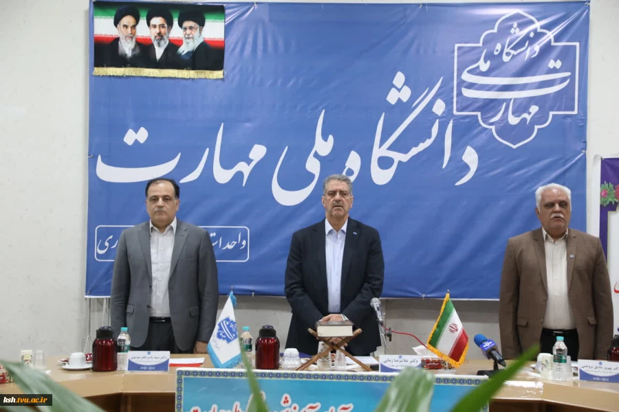 دکتر زمانی در آیین تجلیل از سرآمدان آموزشی چهارمحال محال و بختیاری:
سرآمدی آموزشی در دانشگاه ملی مهارت یعنی تبدیل دانش به مهارت و مهارت به اشتغال 2