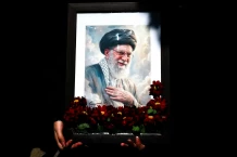 جهت شرکت در مراسم تشییع امام شهید صورت می گیرد:
ثبت نام اساتید و کارکنان دانشگاه ملی مهارت کرمانشاه