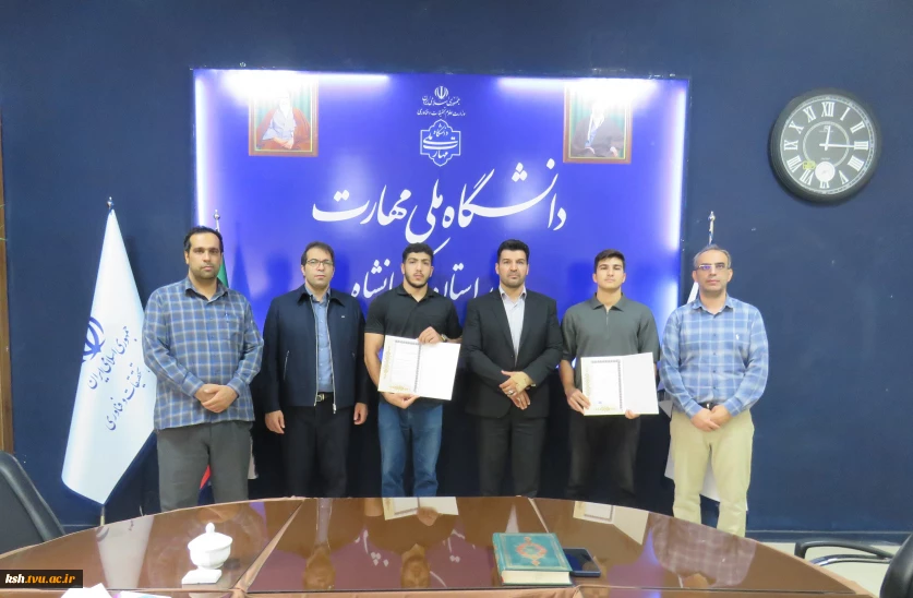 به مناسبت هفته تربیت بدنی صورت گرفت:
تجلیل ریاست دانشگاه ملی مهارت استان کرمانشاه از مقام آوران هفدهمین المپاد ورزشی منطقه 5 دانشجویان کشور